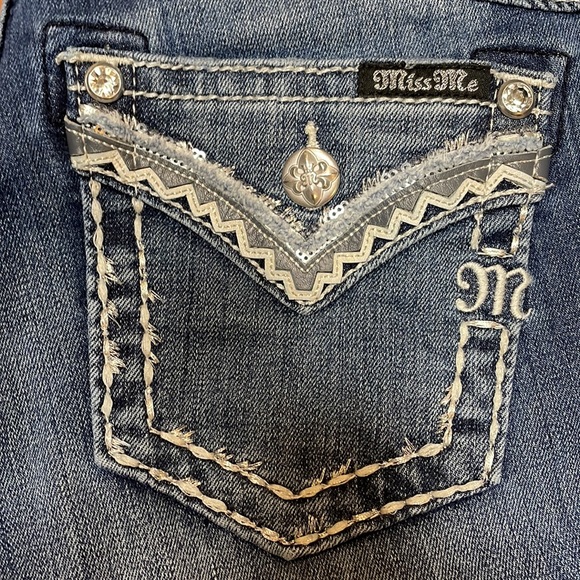 Miss Me Signature Boot Jeans - Picture 4 of 13